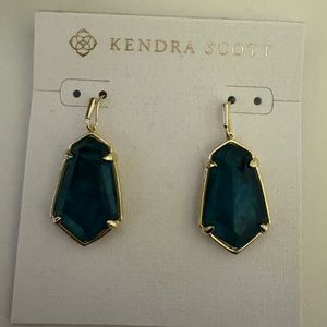 Kendra Scott Alexandria drops in Teal Illusion
